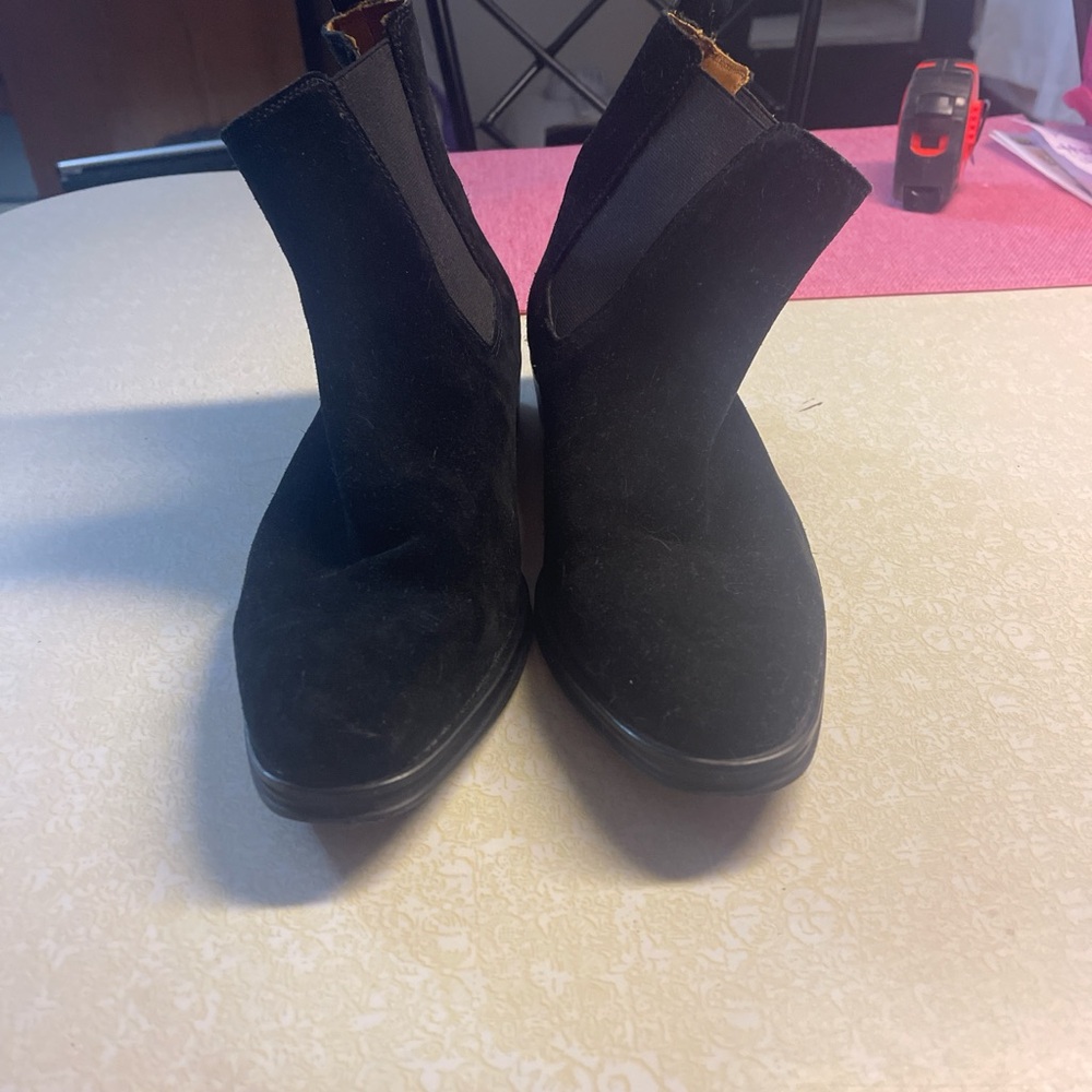 Elegant Black Men's Chelsea Boots